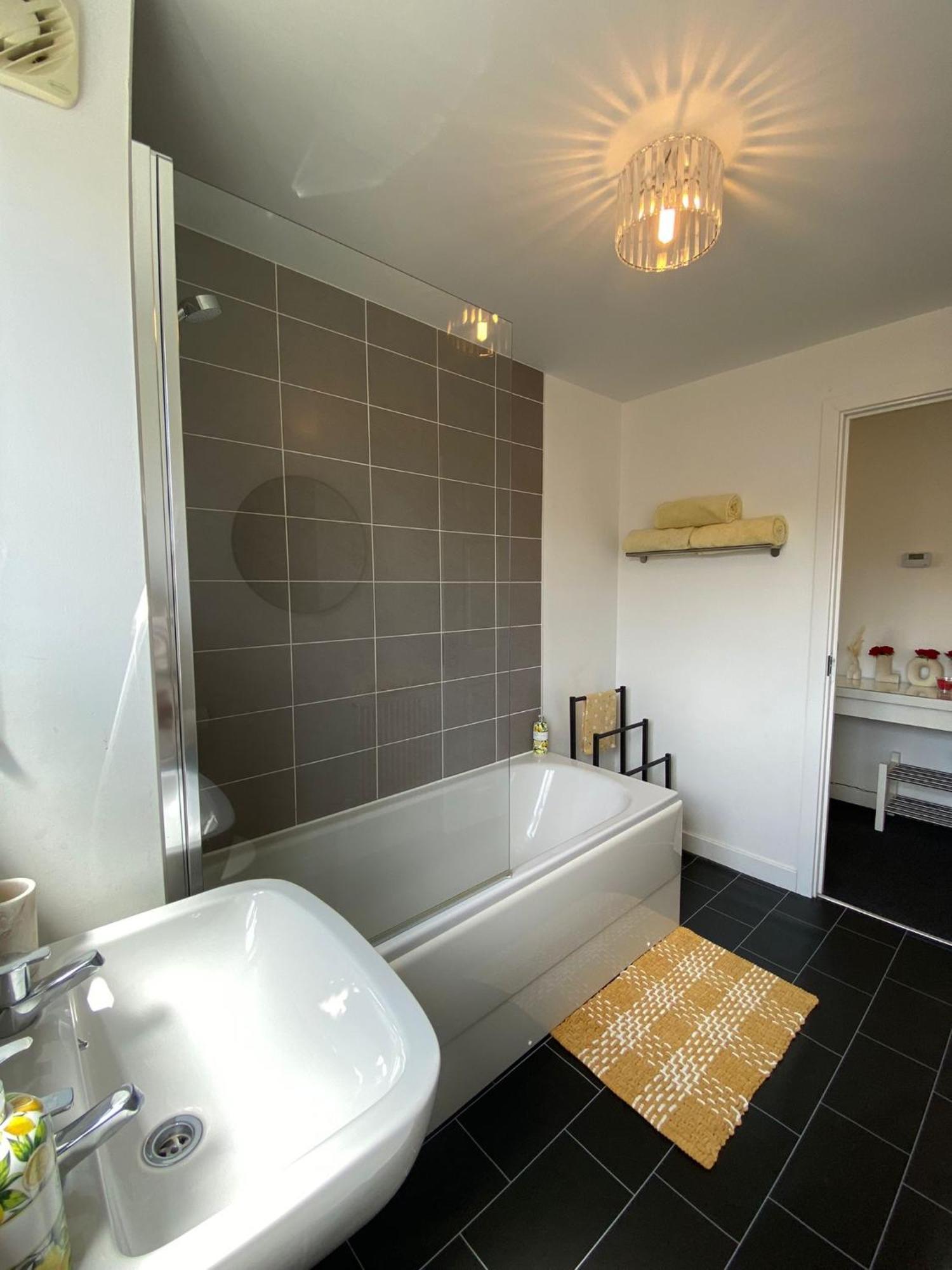 Apollo Apartment *